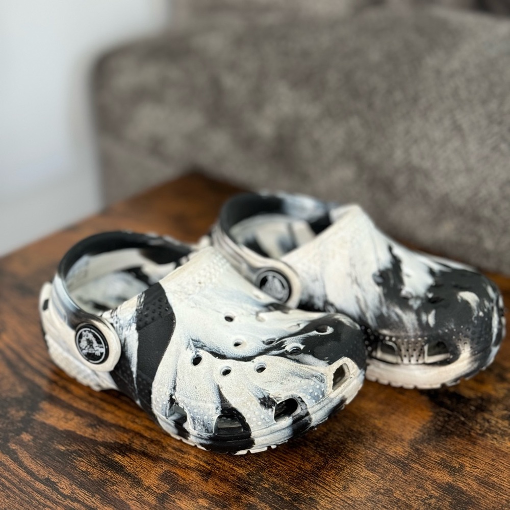 Toddler marbled Crocs size 5